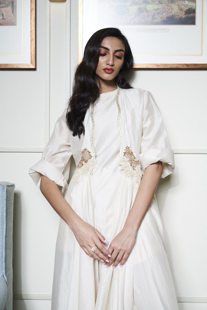 Ivory Chanderi jacket with gold embroidered motif set.