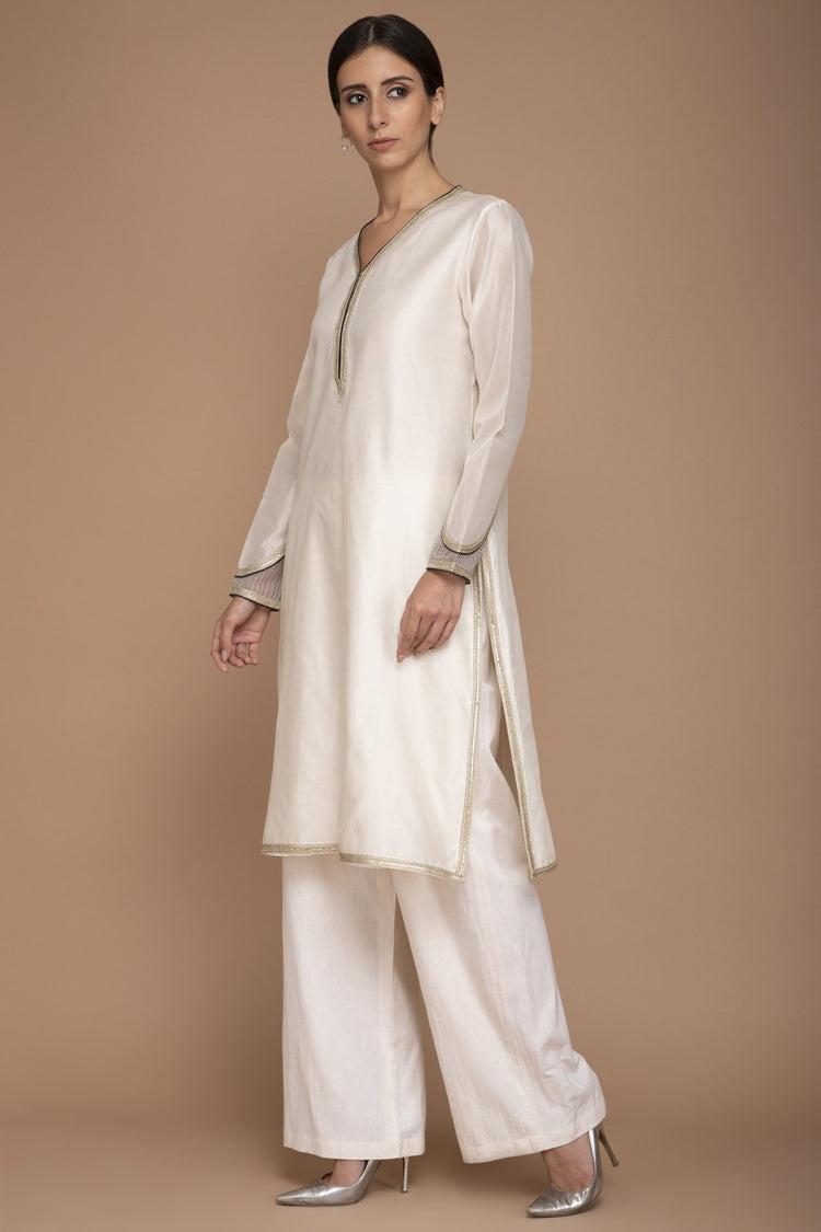 Ivory Chanderi Kurta Set with Pants and a Green Dupatta