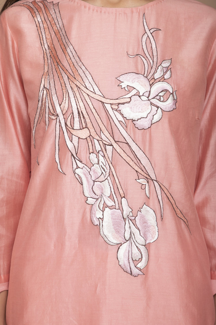 Peach Coloured Chanderi Kurta With A Dupatta And Ivory Pants