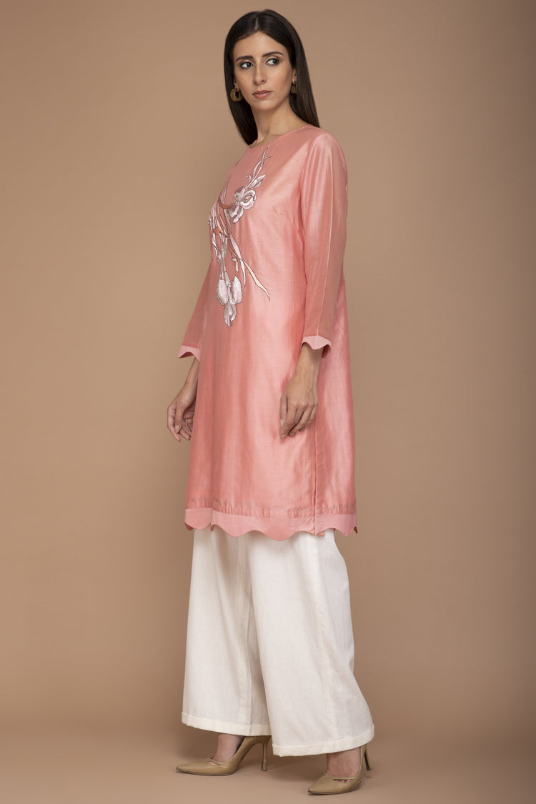 Peach Coloured Chanderi Kurta With A Dupatta And Ivory Pants